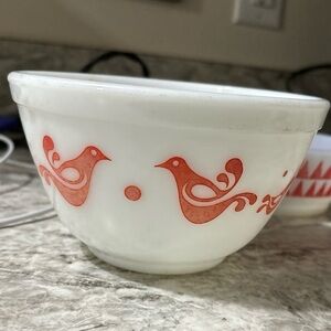 Vintage 1&1/2 pint “friendship” Pyrex